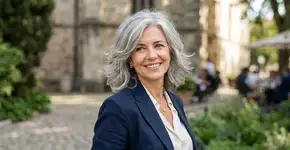 5 penteados que são verdadeiramente femininos mesmo depois dos 50: Você pode parecer 10 anos mais jovem com um corte como este