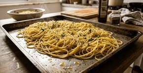 O que fazer para a massa não grudar e continuar soltinha mesmo depois de um dia na geladeira?