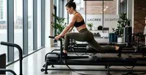 Um agachamento bem executado é o melhor exercício para mulheres com mais de 50 anos: desenvolve força, estabilidade e independência