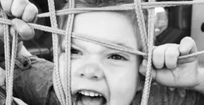 E-book gratuito apresenta causas, sintomas e prevenção do estresse infantil