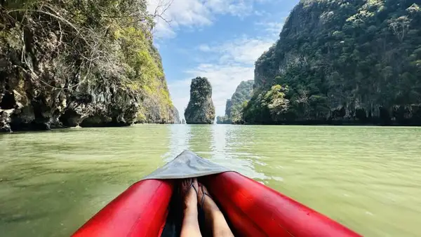 Passeio à Ilha do James Bond dura o dia todo e inclui caiaque com exploração de cavernas