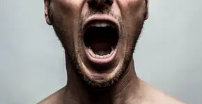 A posição sexual que mais aumenta o risco de fratura no pênis