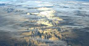 Série de fotos feitas no espaço mostra sombras, com milhares de quilômetros de extensão, formadas pelas nuvens na Terra