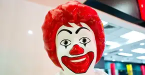 Ronald Mc Donald desrespeita os direitos das crianças e insiste em fazer shows em escolas