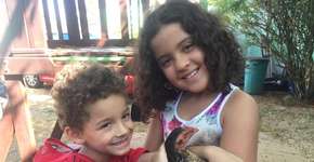 Galinha que iria para panela é ‘adotada’ por família no DF