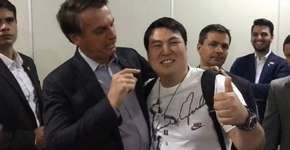 Em aeroporto Bolsonaro faz piada preconceituosa com oriental