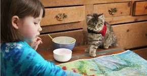 Menina autista de apenas 5 anos cria pinturas impressionantes