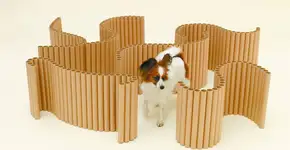 Casinhas surreais de cachorro ganham mostra na Japan House