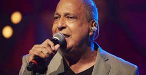 Sombrinha comanda roda na Vila do Samba na véspera de feriado