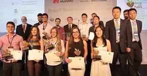 Oportunidade de ouro: multinacional oferece intercâmbio online para jovens