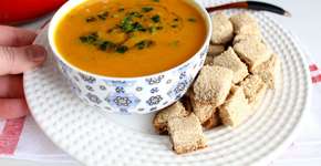 Sopa cremosa de cenoura e gengibre para aquecer seus dias