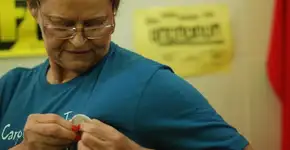 Maria Vilani, mãe de Criolo, escreveu um livro em homenagem às mulheres; e precisa da sua ajuda para ser lançado