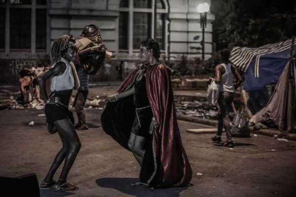 O movimento auxilia as pessoas na cracolândia e organiza eventos culturais