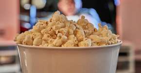 Estudos revelam que comer vendo TV aumenta risco de engordar