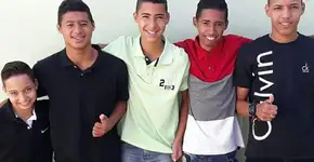 ‘Pai solo’ adota 5 irmãos de abrigos para que não se separem