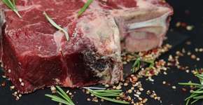 Endometriose pode ter relação com consumo de carne vermelha