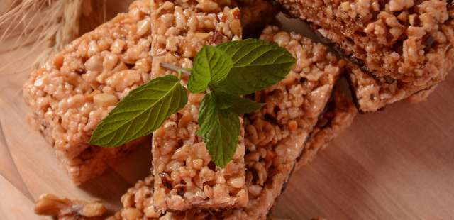 A barra de cereal perfeita com 4 ingredientes