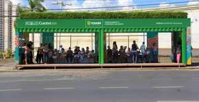 Contêiner vira ponto de ônibus sustentável em Cuiabá