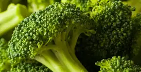 O motivo do brócolis ser uma potência nutricional