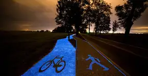 Cidade na Polônia cria ciclovia que brilha à noite
