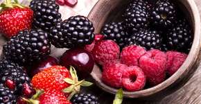 5 benefícios das frutas vermelhas para a saúde