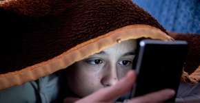 Pai cria app que bloqueia celular do filho até ele responder