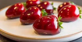 5 dicas para fazer o caramelo perfeito para o morango do amor 