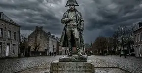 Citação do dia de Napoleão Bonaparte: “Coragem não é ter forças para continuar, mas sim continuar quando não se tem forças.”