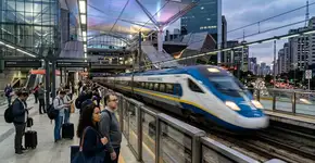 A América Latina busca se espelhar na China e oficializa um projeto surpreendente: um trem de alta velocidade capaz de atingir 350 km/h, conectando as duas principais metrópoles da região em um trajeto inferior a 2 horas