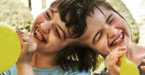 Conheça as gêmeas siamesas que compartilham as mesmas emoções