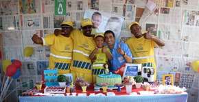 Garoto de 4 anos ganha festa com tema de caminhão de lixo