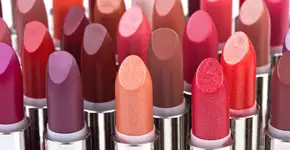 Loja brasileira de maquiagem fabricada na China tem batom de R$ 4