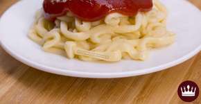 Sorvete ‘macarrão’ parece salgado, mas é doce