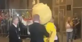 Canarinho Pistola é preso, solto e volta para zoar mais ainda