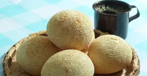 Pão de queijo de frigideira pronto em poucos minutos