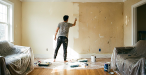 Quanto custa pintar um cômodo sozinho vs. contratar um profissional?