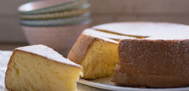 Bolo de iogurte natural delicioso e bem simples