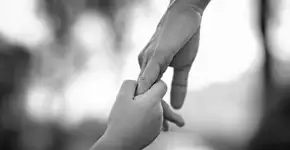 Para cuidar do filho autista, mãe pode cumprir pena em casa