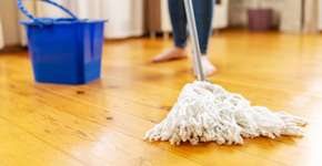 3 motivos para você usar água quente para limpar o chão e nunca mais ter a casa suja
