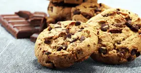 Faça cookies deliciosos na air fryer em apenas 20 minutos