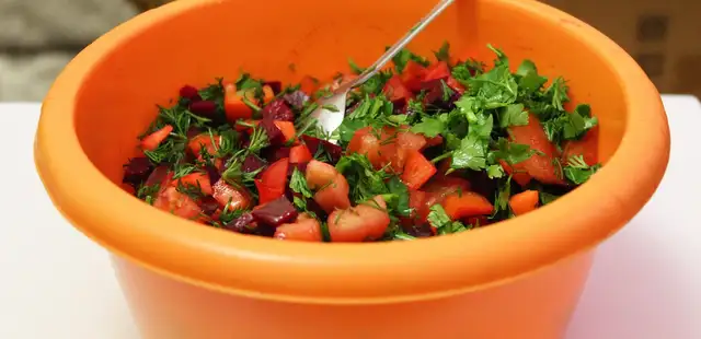 Descubra a receita de molho vinagrete perfeito