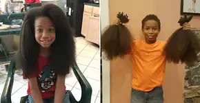 Menino de 8 anos deixa cabelo crescer e doa a crianças com câncer