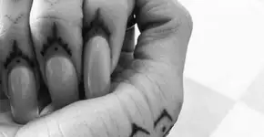 10 tatuagens nas cutículas para você se apaixonar pela nova moda