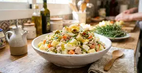 Os cozinheiros bascos concordam: “O grande erro ao fazer salada russa é deixar um pouco do óleo do atum na mistura e não fazer maionese caseira.”