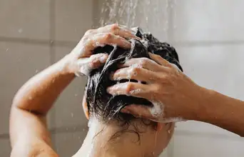 Tertiary news: Seu brilho começa aqui! Veja a frequência ideal para lavar o cabelo