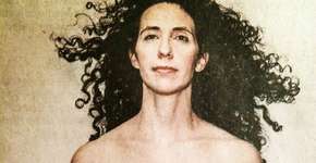 Após câncer, mulher opta por mastectomia sem implantes de seios