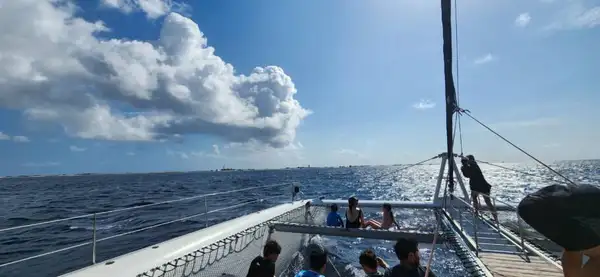 O passeio até a ilha leva cerca de 2h