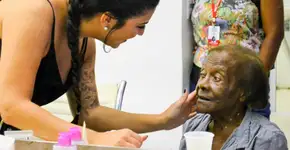 ‘Dia de beleza’ beneficia idosas em vulnerabilidade social em SP
