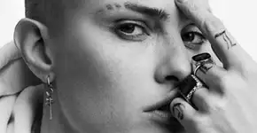 Isabeli Fontana posta foto com cabeça raspada e choca fãs