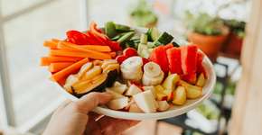 O que comer para prevenir o câncer de intestino? Nutricionista lista os melhores alimentos